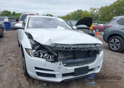 2018 Jaguar Xe 35T Portfolio Limited Edition z USA, uszkodzony, nr VIN SAJAH4EV4JCP17110